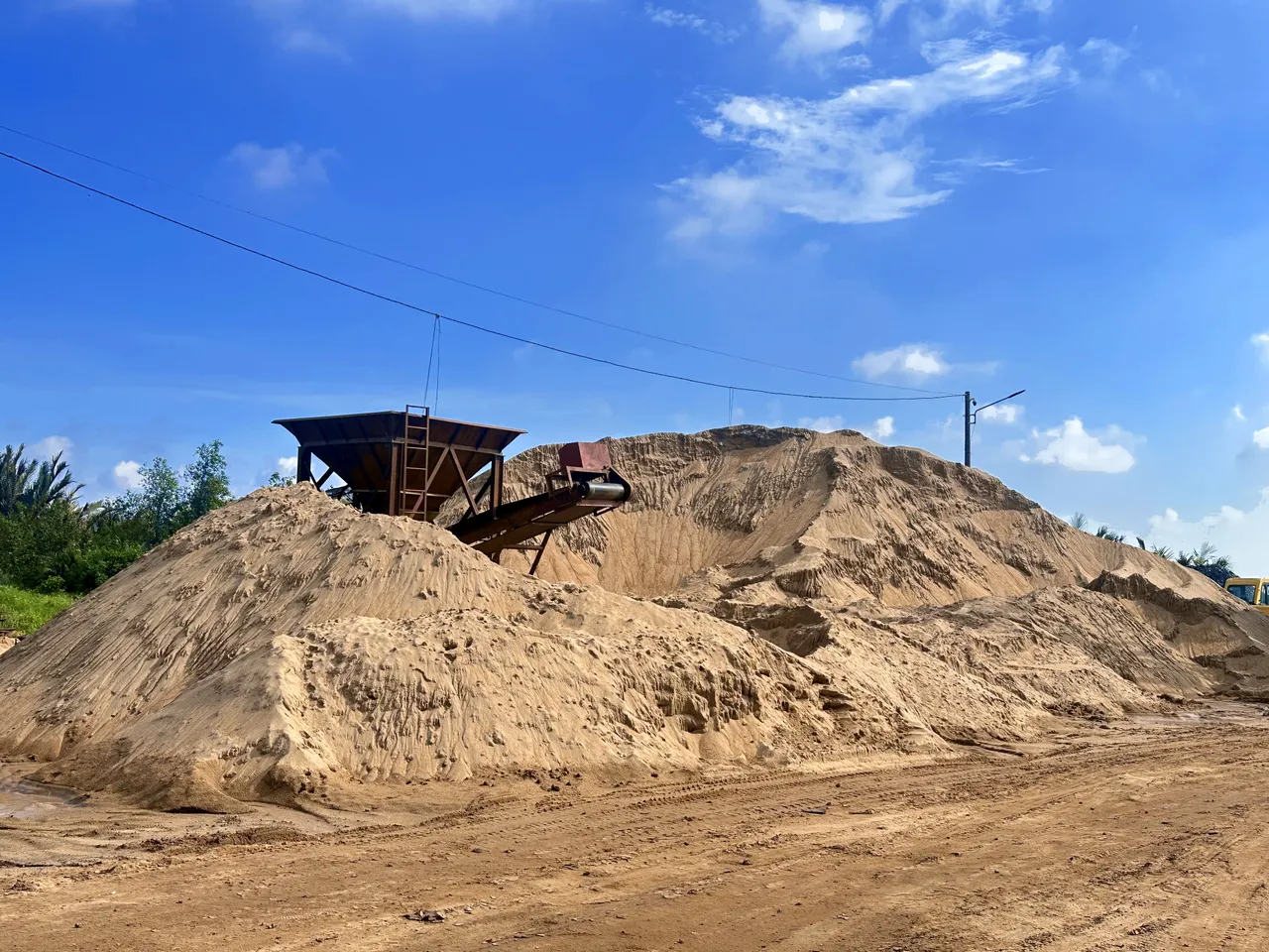 Vật liệu xây dựng tại kho bãi Phú Thiên Lợi